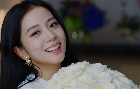 Jisoo Dior flower